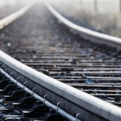 Влакова композиция е дерайлирала по линията между Стара Загора и