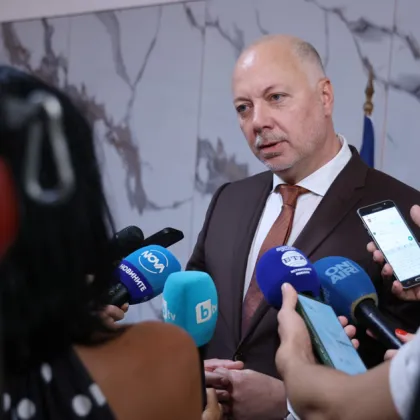 Работата на правителството не е да политиканства Ние работим и