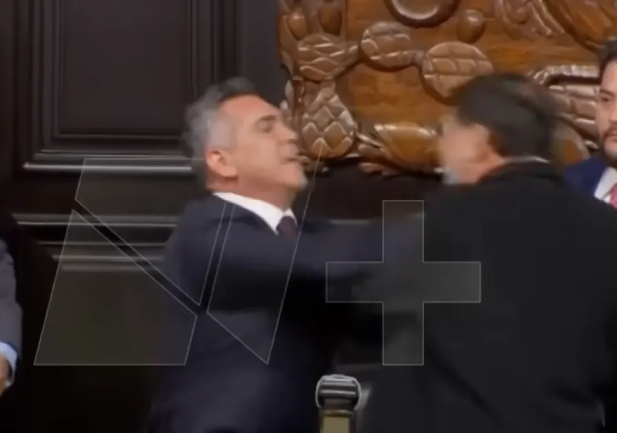 Сенатори се сбиха в Мексико ВИДЕО