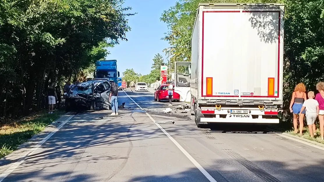 Тежка катастрофа между ТИР и лек автомобил край град Бяла, има загинал