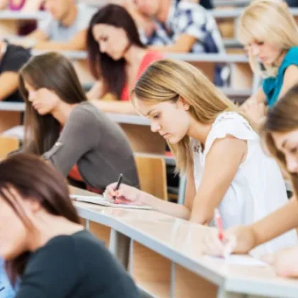 Все повече младежи избират да учат в чужбина Тенденцията за обучение