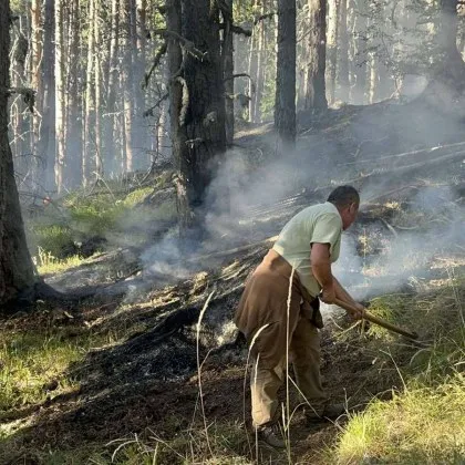 Екипи от огнеборци и доброволци започват нова акция срещу пожара