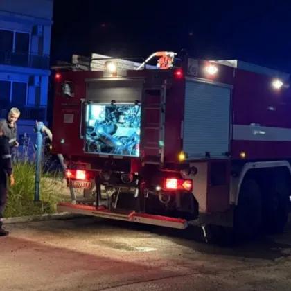 Пожар бушува снощи във ферма край Лясковец има пострадал човек