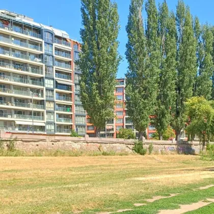 "Дано има повече като него": Мъж почиства край р. Марица в Пловдив и вдъхновява хората