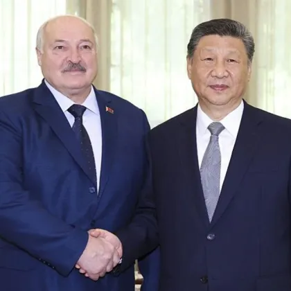 Си Цзинпин се срещна с Александър Лукашенко