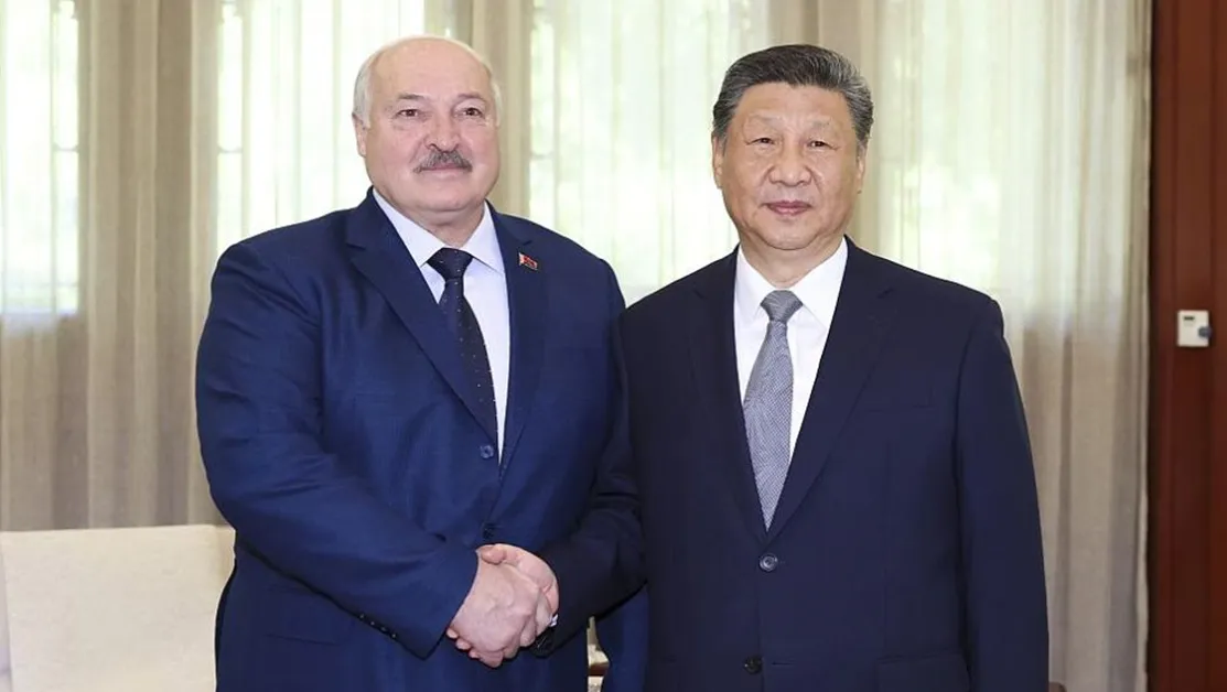 Си Цзинпин се срещна с Александър Лукашенко