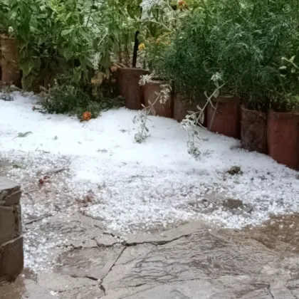 Силна буря придружена с градушка удари части от страната Обилен дъжд