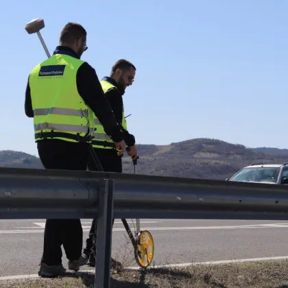 Сериозни проблеми в участъка на катастрофата между тир и лек