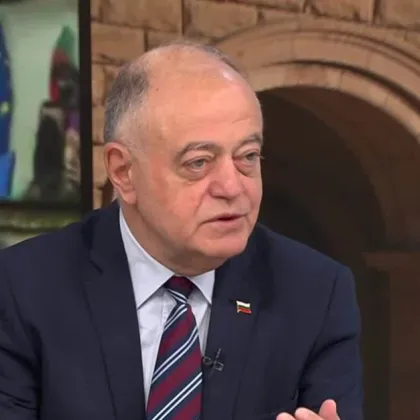 Председателят на ДСБ ген Атанас Атанасов поиска оставката на и ф председател