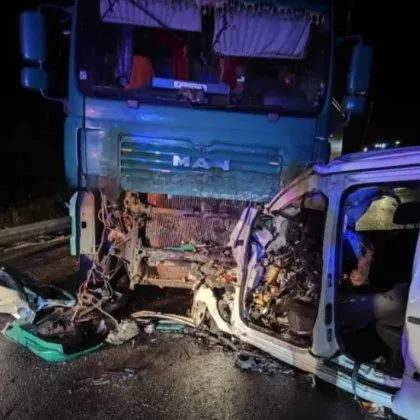 Смъртоносният сблъсък между кола и камион край монтанското село Смоляновци