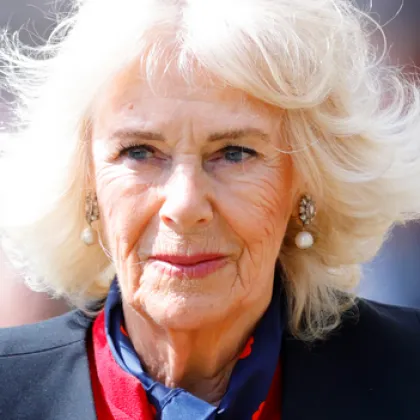 Британската кралица Камила се е защитила от нападател във влак