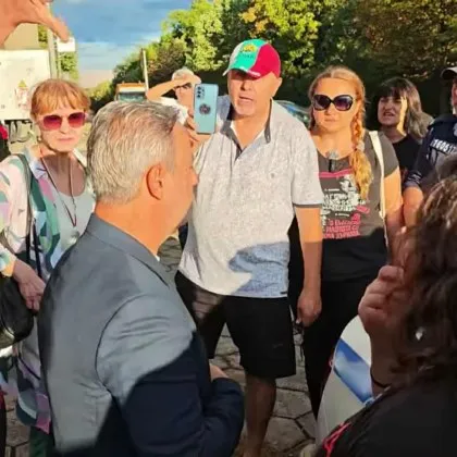 Възраждане категорично се разграничава от нападението над журналиста Благой Бекриев и оператора Калоян