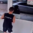 Затворена врата не спря пловдивчанин - проникна, сега го издирват СНИМКИ