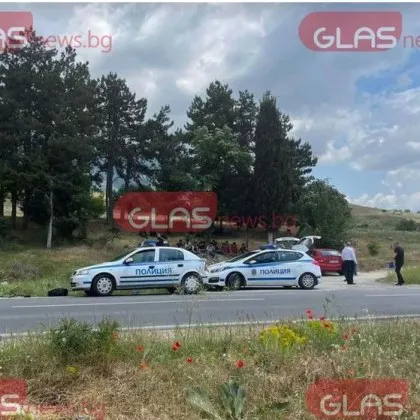 Служители на ГПУ Царево задържаха петима незаконни мигранти и трима италианци