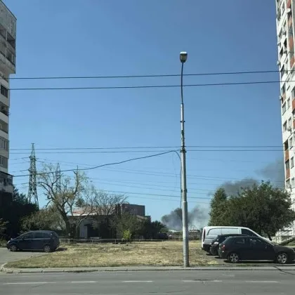 Избухна пожар в София, черен дим се издига над града СНИМКИ