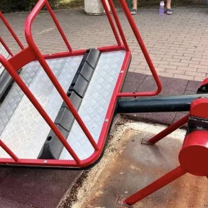 Община Казанлък ще премахне люлката за деца с увреждания в