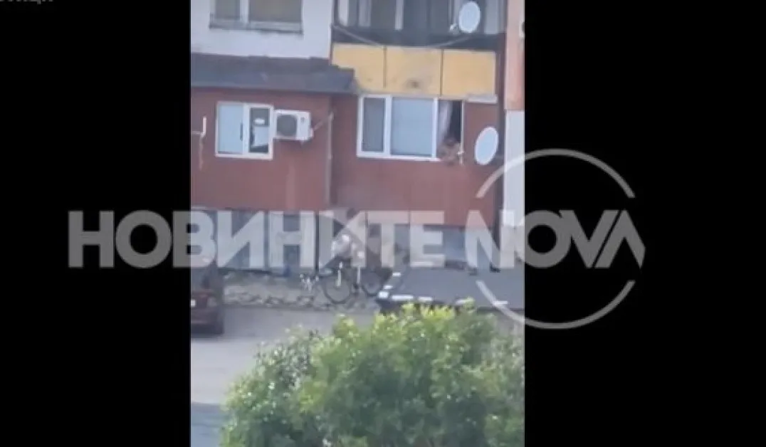 Твърдят, че мъж продава дрога от прозореца на дома си ВИДЕО