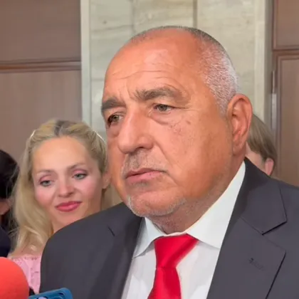 Управлението никога не е било стабилно всички го клатят