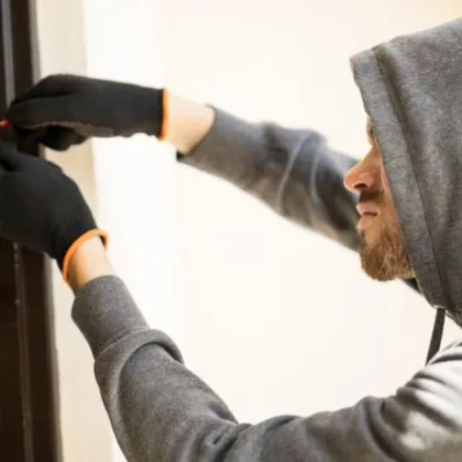 Полицаи от Карлово задържаха гастролиращи извършители на взломни кражби от