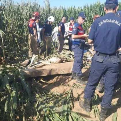 Учебен самолет Чесна 172 е паднал в нива и се е разбил