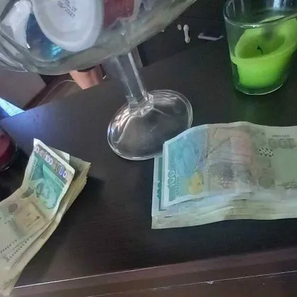Заловиха млада жена и тийнейджър за телефонни измами