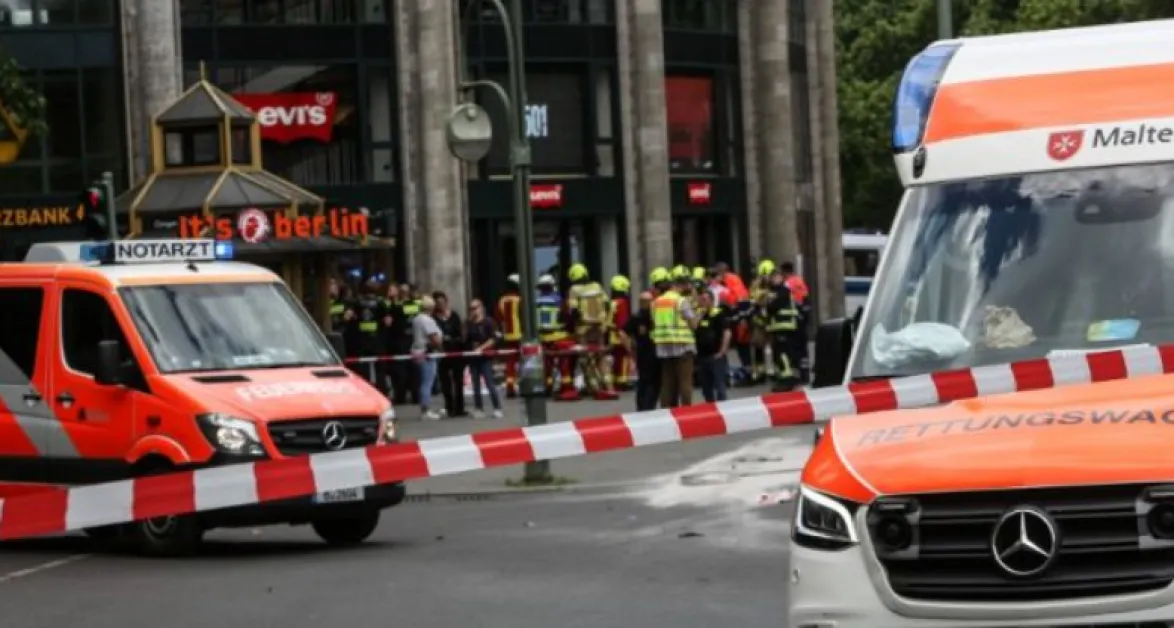 Кола се вряза в група хора в Берлин