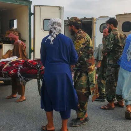 Повече от 2200 души са загинали при земетресението което разтърси