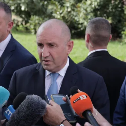 Това е един измислен скандал Така президентът Румен Радев коментира от