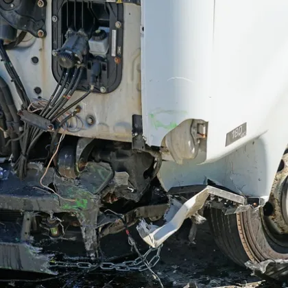 Тежка катастрофа е блокирала пътя между карловските села Дъбене и