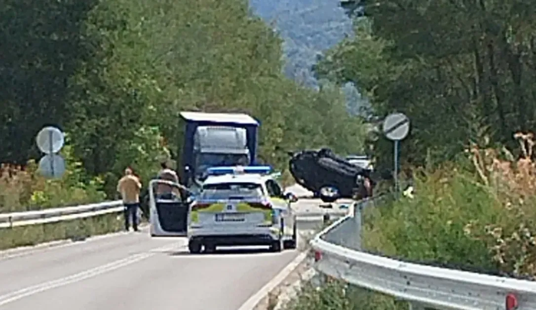 Катастрофата в Карловско: Зад волана на BMW-то е бил 18-годишен младеж СНИМКА