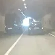 Голф и бус в надпревара за рая, жена апелира за разум СНИМКИ