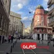 Млади хора се опитаха да изчистят колоните на столичния площад "Гарибалди" ВИДЕО