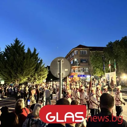 Радев почете от Чирпан героите, които "предрешиха съдбата на България”