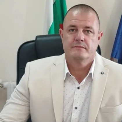 Началникът на ОДМВР Русе стaрши комисар Николай Кожухаров бил пребит пред съпругата си и