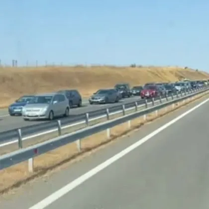 Натоварен трафик и временни задръствания се образуват на изхода на