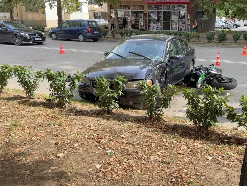 Разкриха подробности за катастрофата, отнела живота на моторист в Казанлък СНИМКИ