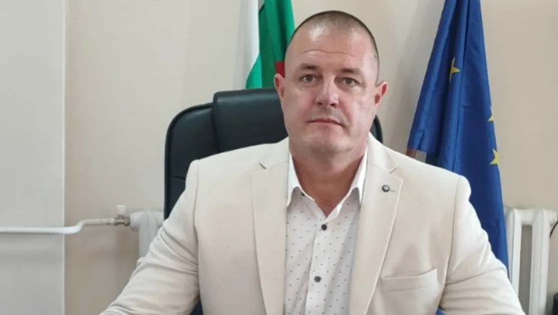Шефът на полицията в Русе е бил пребит пред жена си и детето им
