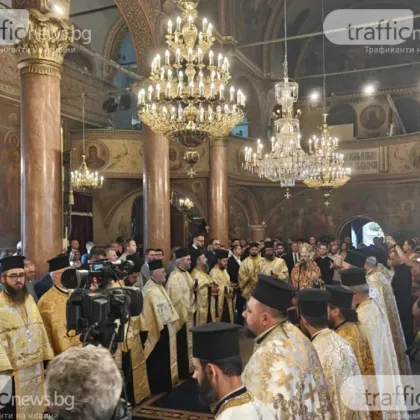 Честването на Съединението започна с тържествен молебен