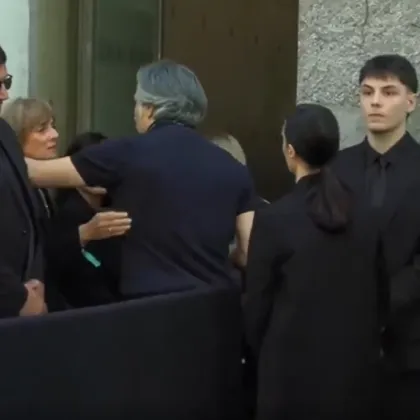 Хиляди се стeкоха в Милано за да отдадат почит на