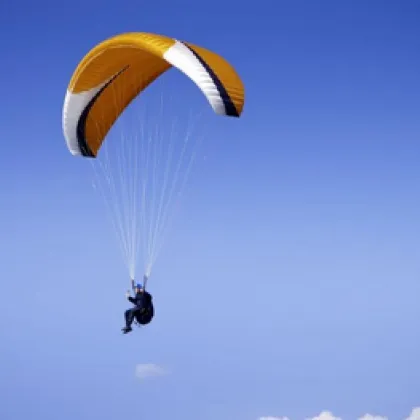 В района на Габрово парапланерист е паднал вчера върху скали