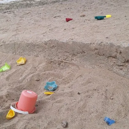 Жители на столичния квартал Овча купел сигнализират за опасен пясъчник