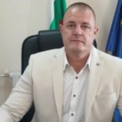 Задържаха под стража единият от обвинените за побоя над полицейски началник