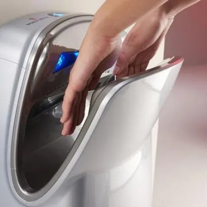 Биолог отправи предупреждение че сешоарите за ръце в обществените тоалетни