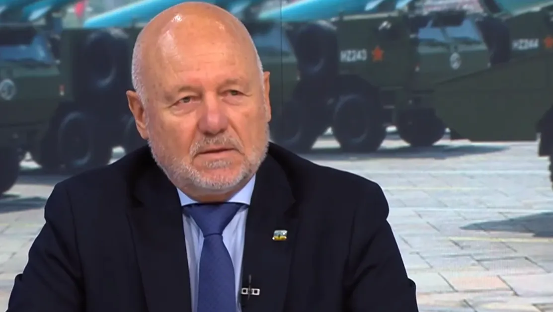 Тагарев: Путин живее в свой измислен свят, в който е император, но не му се получава
