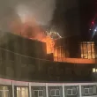 Голям пожар в бивша сграда на BBC, 100 пожарникари са на мястото СНИМКИ