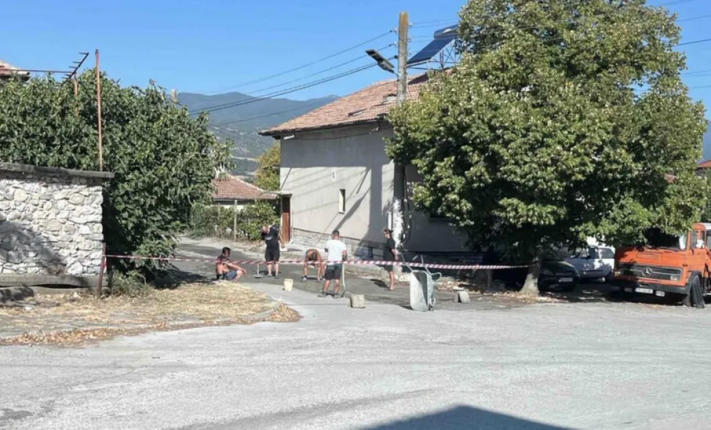 Жители на наше село сами ремонтираха улицата си