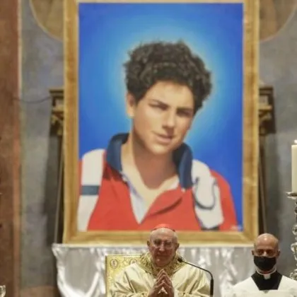 Десетки хиляди поклонници се стекоха на площад Свети Петър във