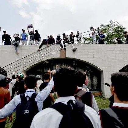 Расте броят на загиналите при при сблъсъци между протестиращи и полицията