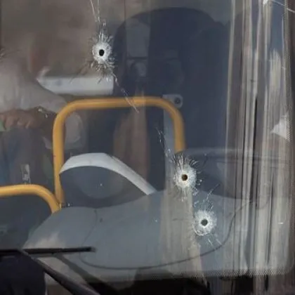 Най малко шестима души включително бременна жена са загинали при стрелбата