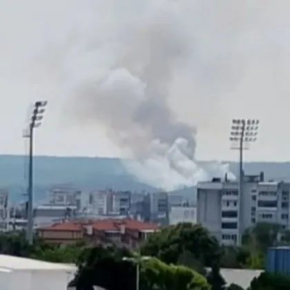 Пожарът избухнал вчера в местността Джанавара край Варна е обхванал